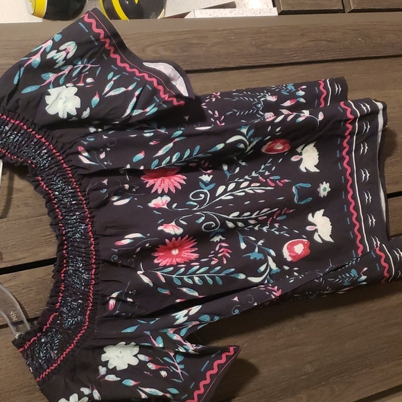 ♥️New boutique black floral shift top - Picture 7 of 11